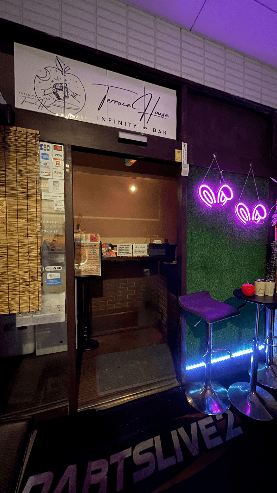 テラスハウス 青森駅前店|アミューズメントバー