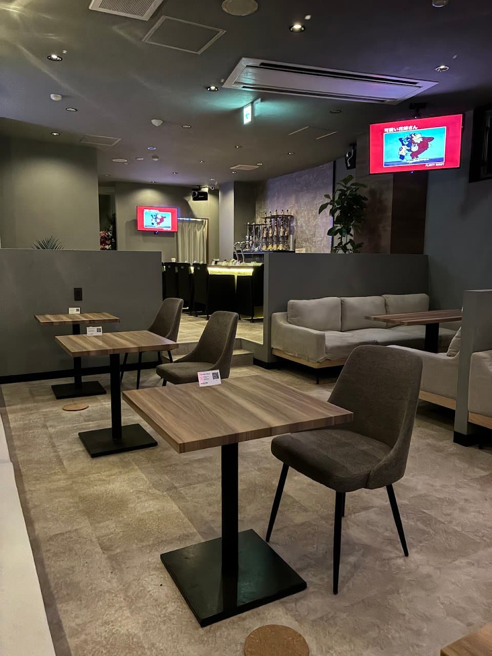 Mine SHISHA Cafe&Bar (西中洲店)許可がおりるまでシーシャの提供してません。飲み放題3000円無制限ダーツカラオケ完備